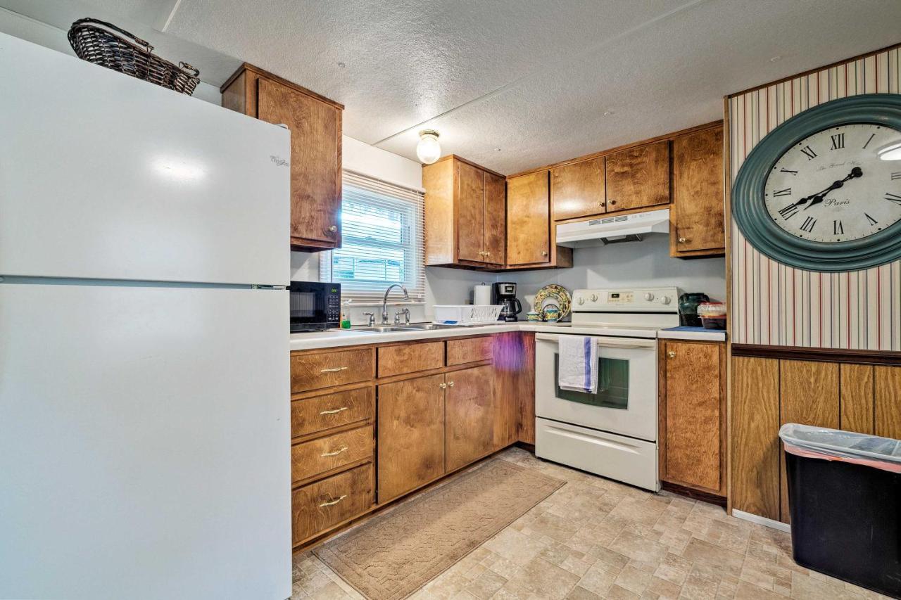 Cabin with Fire Pit, Walk to Steinhatchee River! Exterior foto