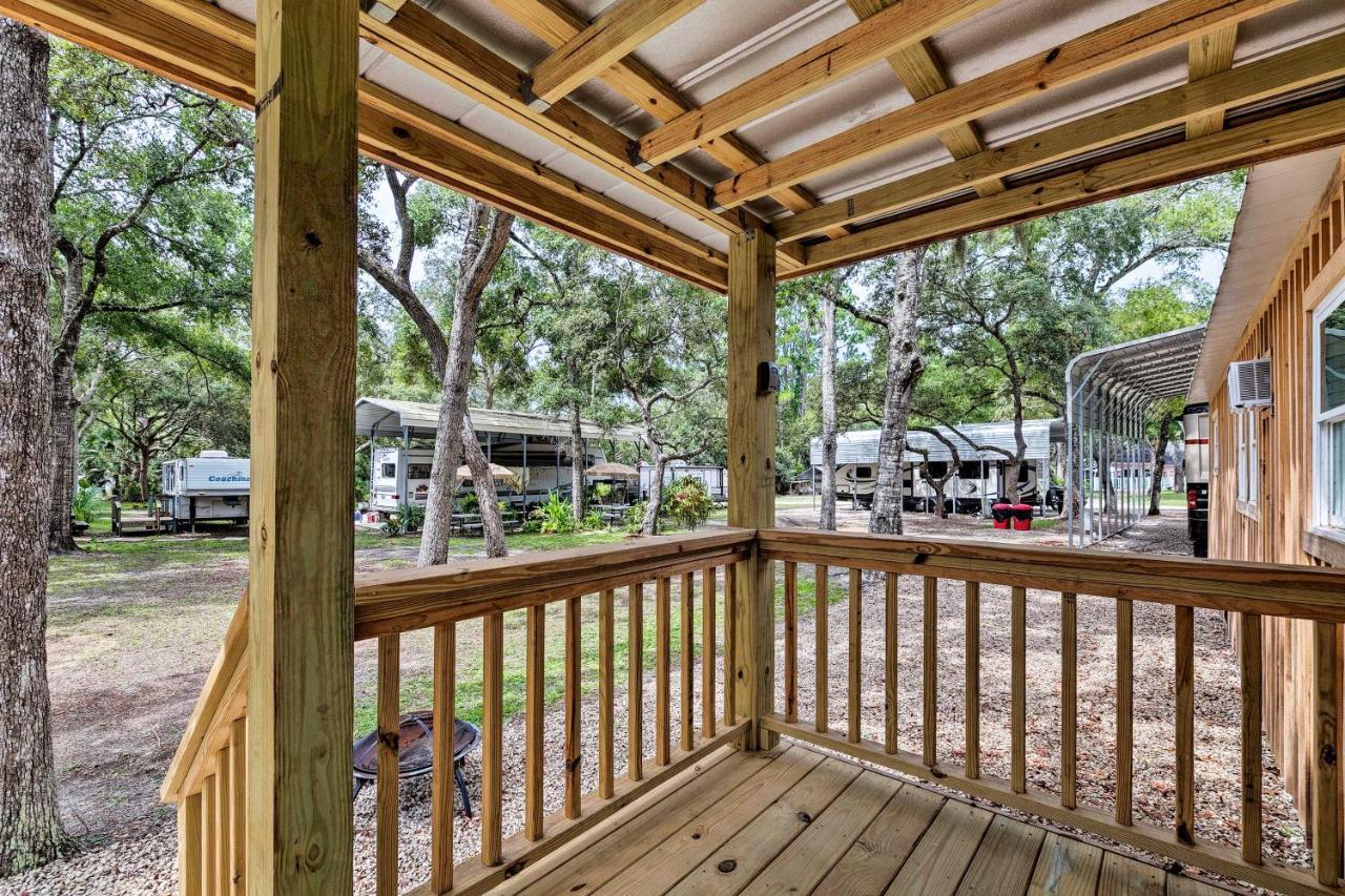 Cabin with Fire Pit, Walk to Steinhatchee River! Exterior foto