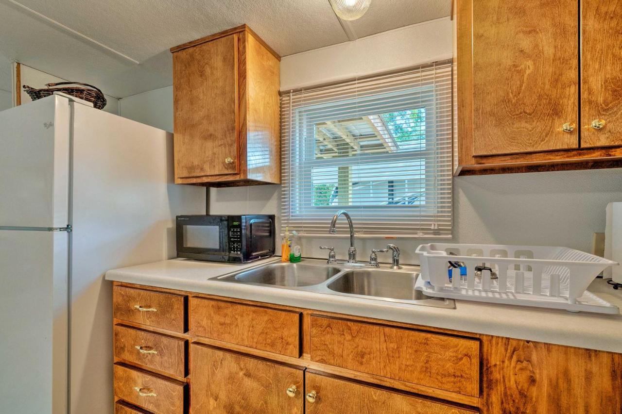 Cabin with Fire Pit, Walk to Steinhatchee River! Exterior foto