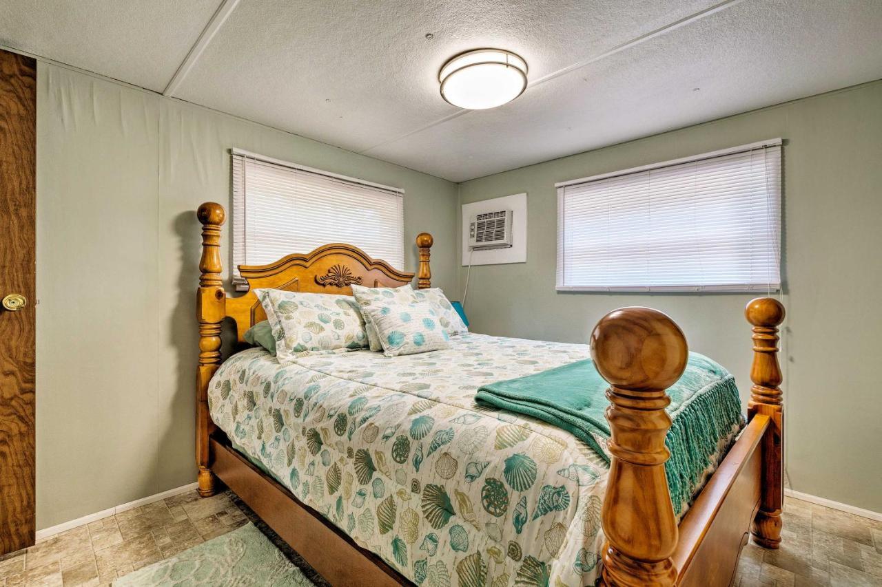 Cabin with Fire Pit, Walk to Steinhatchee River! Exterior foto