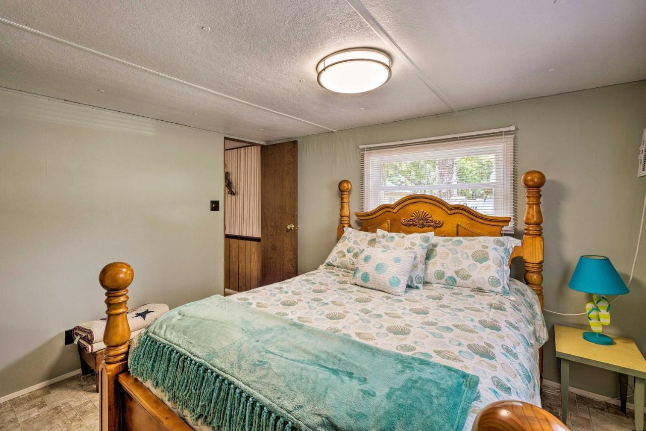 Cabin with Fire Pit, Walk to Steinhatchee River! Exterior foto