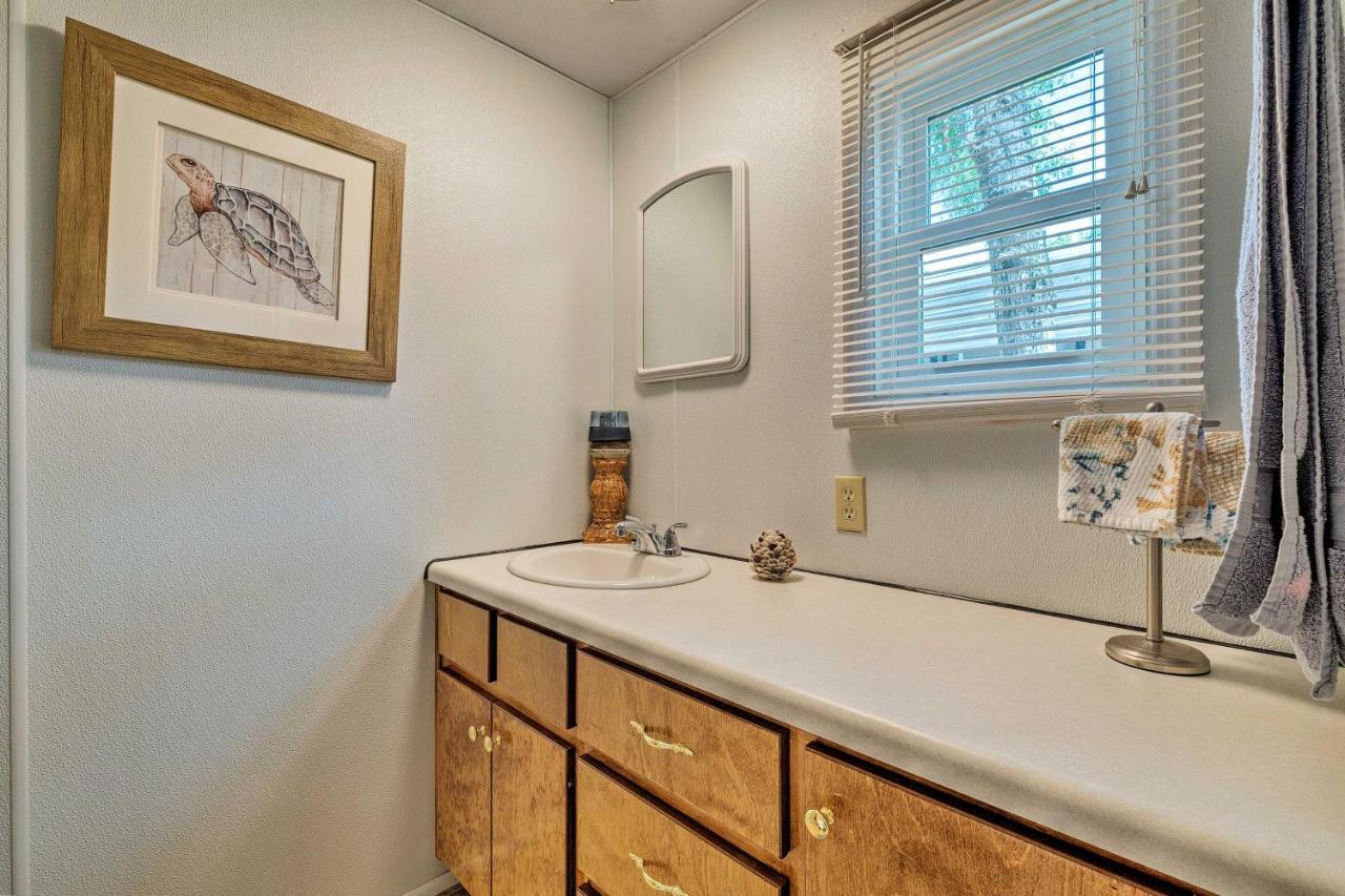 Cabin with Fire Pit, Walk to Steinhatchee River! Exterior foto